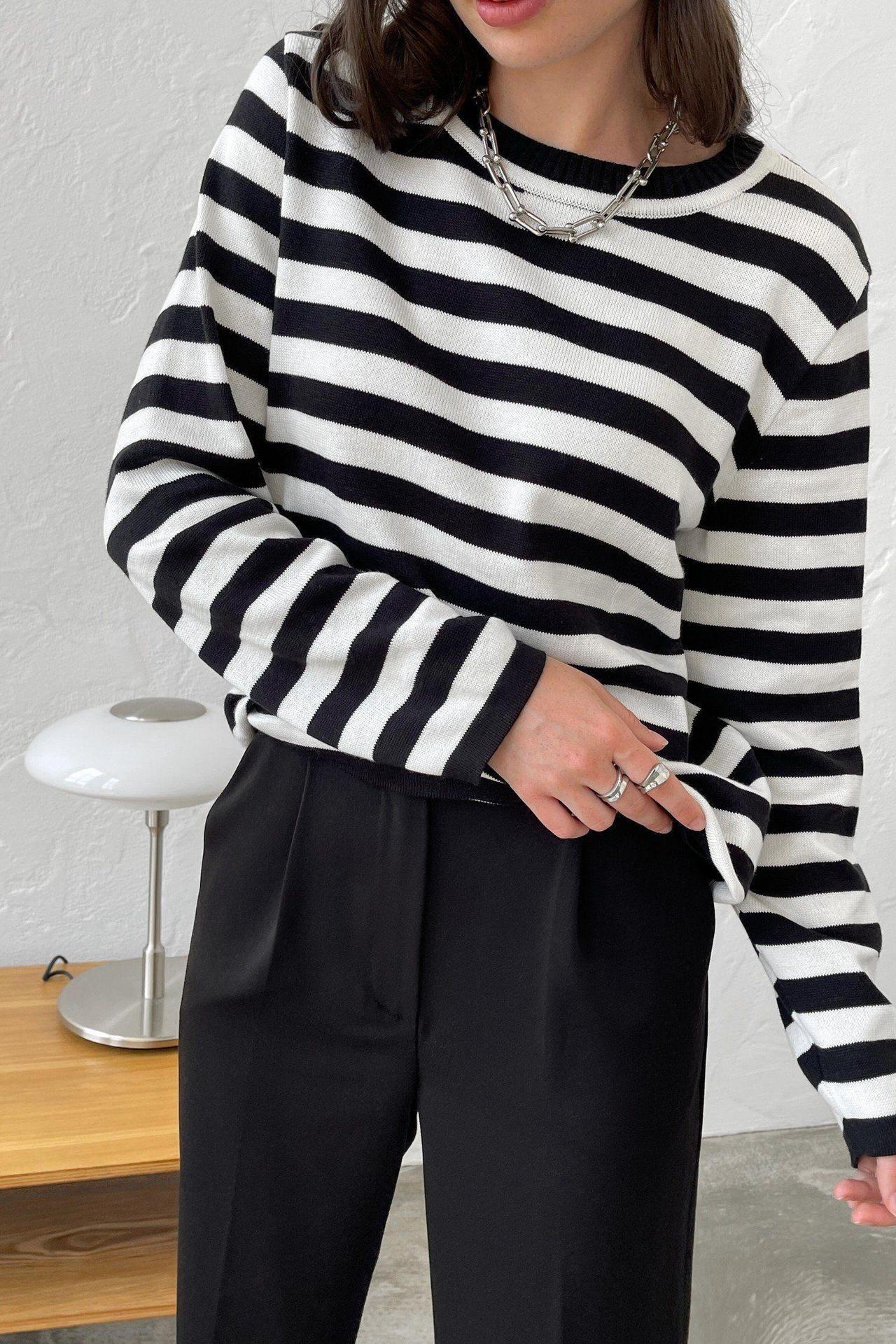 Striped Loose Sweater | Ponty