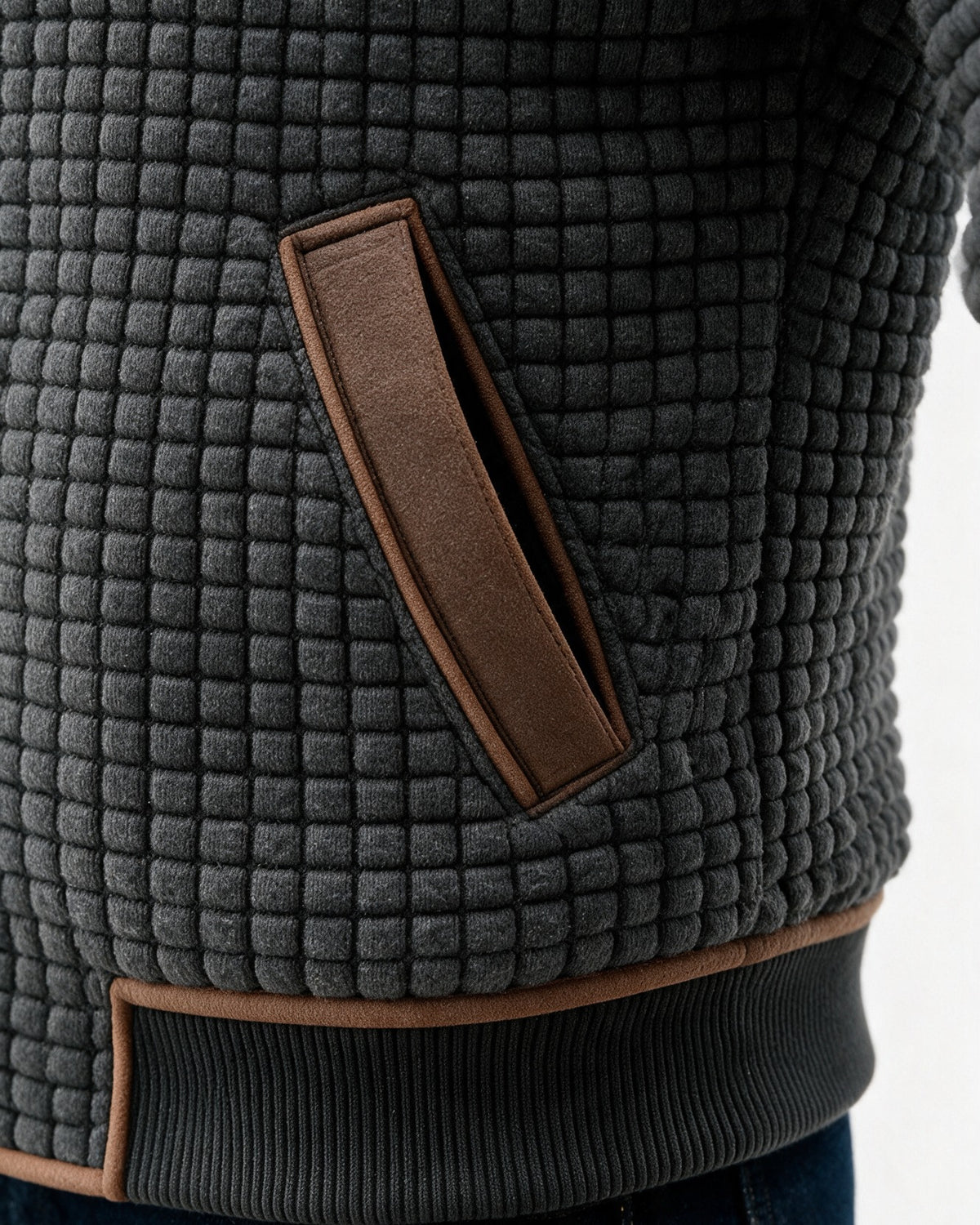 Side pocket with brown trim