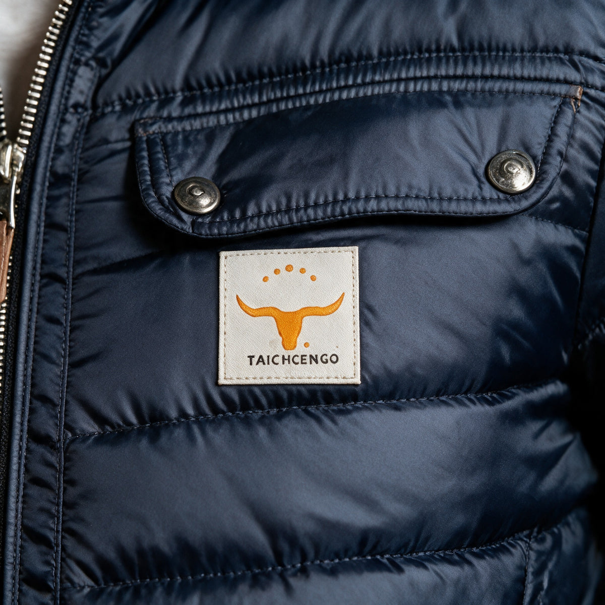 Holloway chest flap pocket and woven label