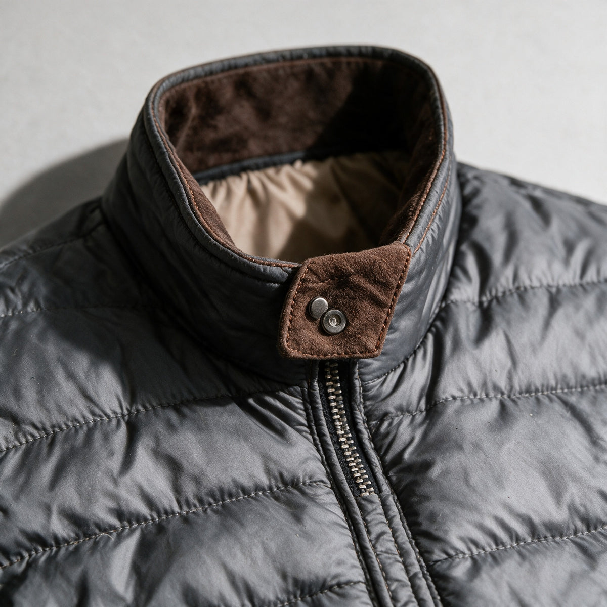 Holloway contrast brown stand collar with snap tab