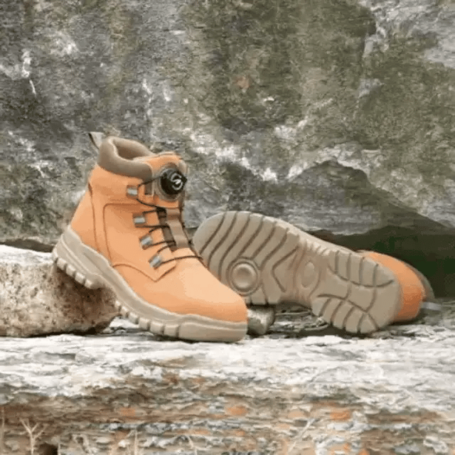 Titan safety boot — titan-anim-2-pedra